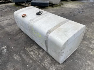 Renault N/A - 5010505108 BRANDSTOFTANK 740 LTR (180X75X65 CM) image 2