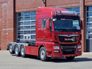 MAN TGX 2018 - 35.500 8x4*4 - Hyva Hooklift - Custom interior - Steering axle rear - Euro 6 image 3