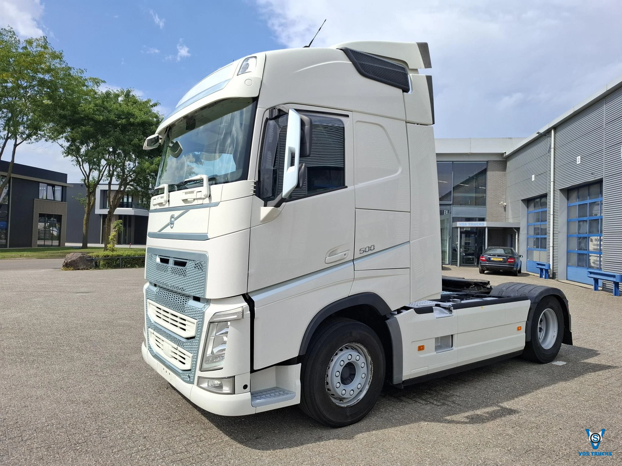 Volvo FH 2018 - FH4-500 / VEB+ / JB CHASSIS / HYDRAULICS / !!584303 KM!! / NAVI / FRIDGE / 2XBED / LWDS / AUTOMATIC / EURO-6 / 2018 afbeelding 1