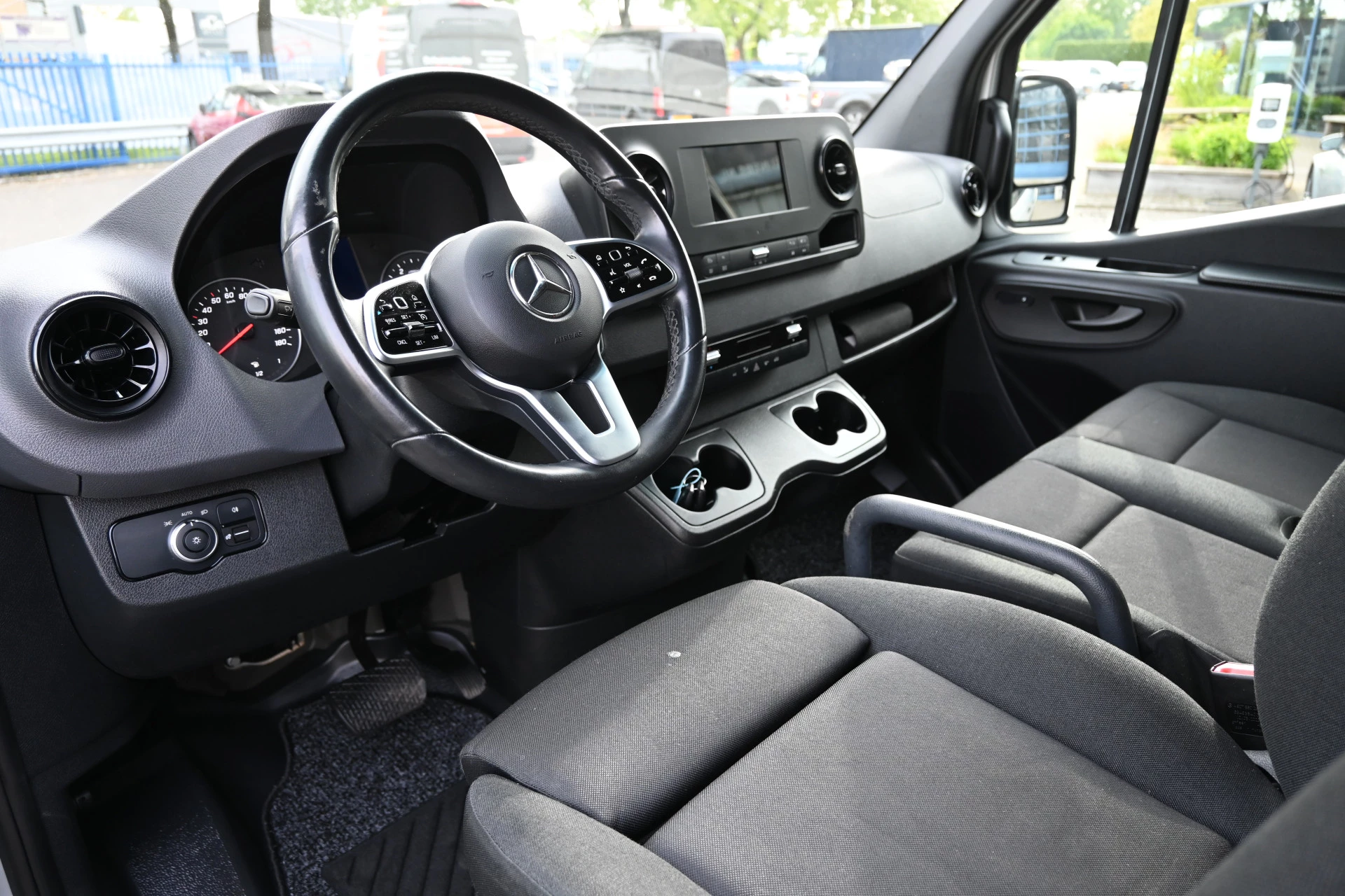 Mercedes-Benz Sprinter 2023 - 317 CDI L3H2 zdjęcie 4
