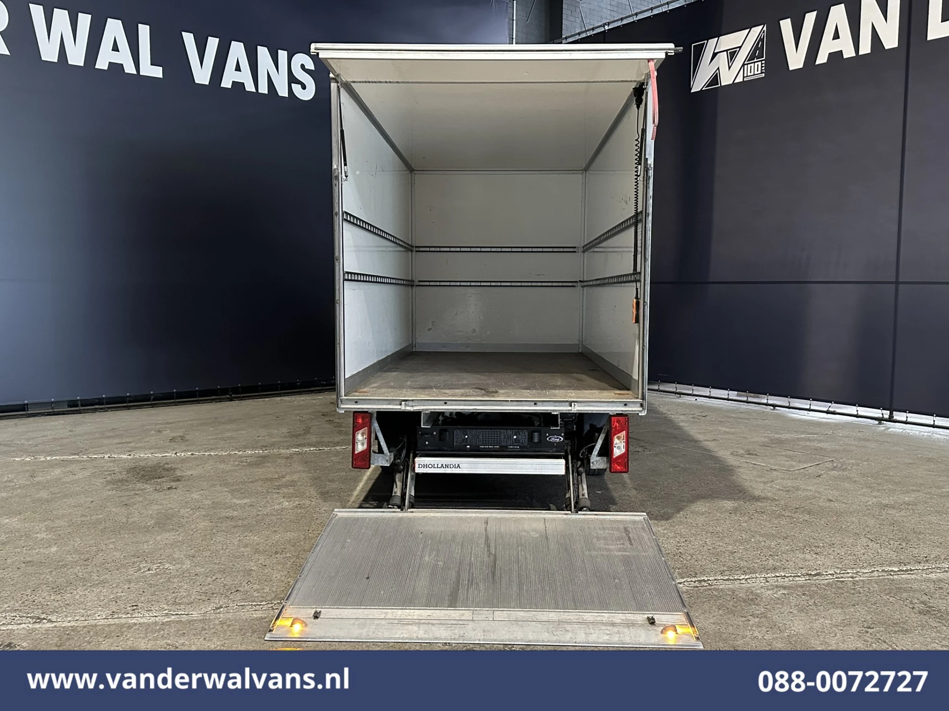 Ford Transit 2022 - 2.0 TDCI 130pk Bakwagen Laadklep Euro6 Airco | 1040kg laadvermogen | Cruisecontrol | Verwarmde voorruit image 3