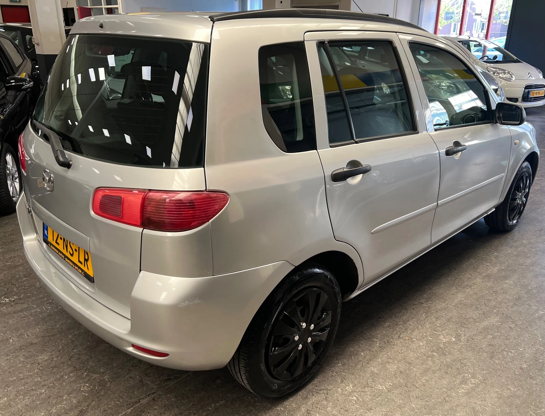 Mazda 2 2004 - 1.4 Exclusive - 2e eigenaar – Airco – 4 nieuwe banden – NAP – Rijklaar. afbeelding 9