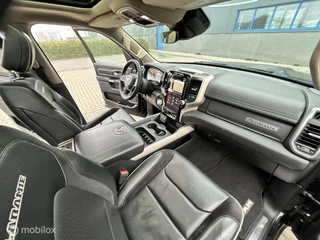Dodge Ram 1500 2018 - 4X4 5.7 V8 4x4 Crew Cab Laramie black out lpg imagem 18