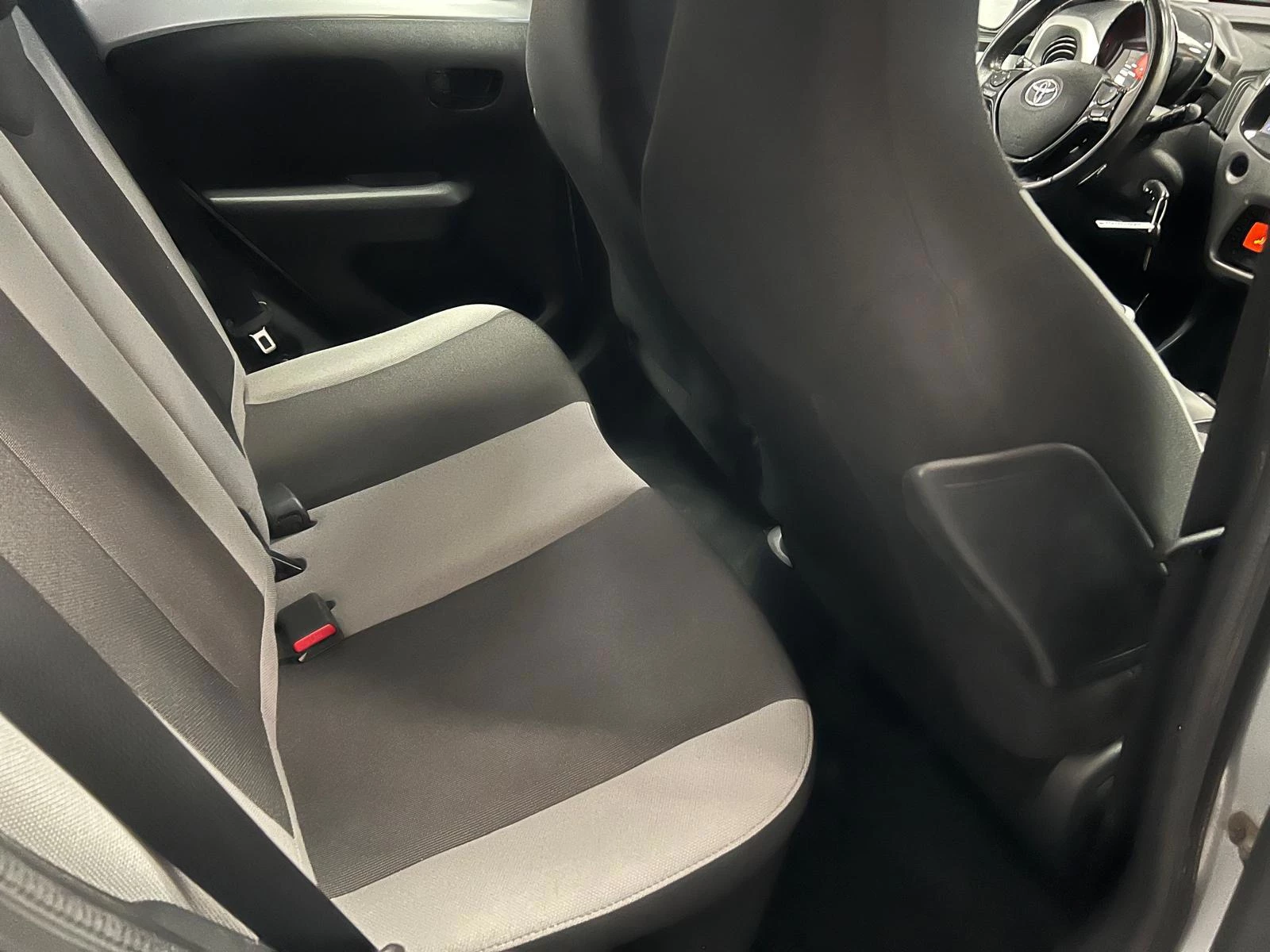 Toyota Aygo 2015 - 1.0 VVT-i x-clusiv 2e Eigenaar - Achtercamera - Airco imagem 29
