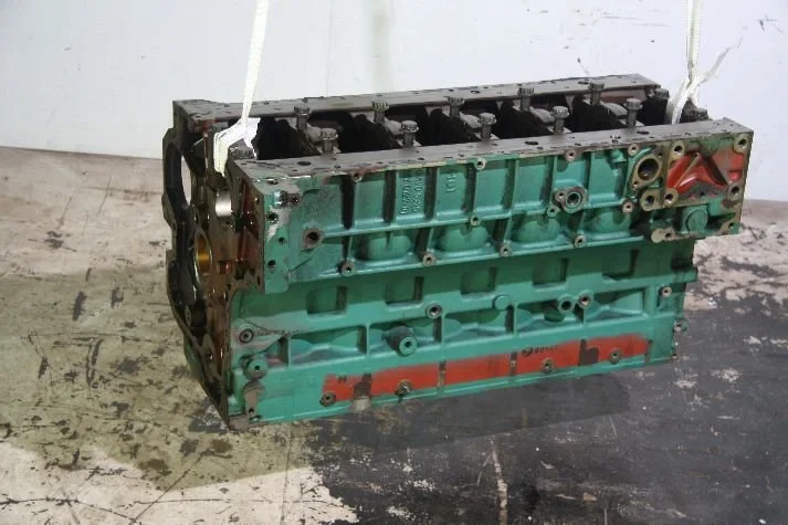 Volvo - Engines & Parts Cilinderblok D7E afbeelding 1