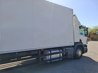 Scania P 2017 - P320 / HYBRIDE / ONLY:294233 KM / LIFT+LENKACHSE / SCHMITZ ISOLATED BOX / PLATFORM / LWDS / NAVI / XENON / AUTOMATIC / EURO-6 / 2017 image 13