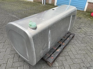 Volvo N/A 2024 - 21516455 D-BRANDSTOFTANK 650 LTR 1630X690X710 MM obrazek 1