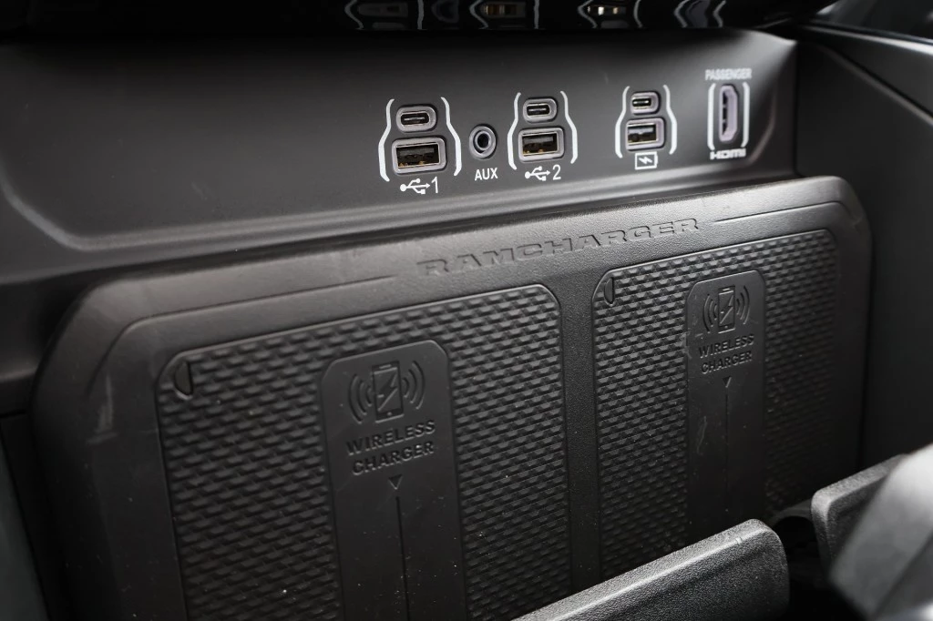 Dodge Ram 1500 2024 - 3.0 SST LARAMIE SPORT NIGHT / Laadbakdeksel + Trekhaak Bild 29