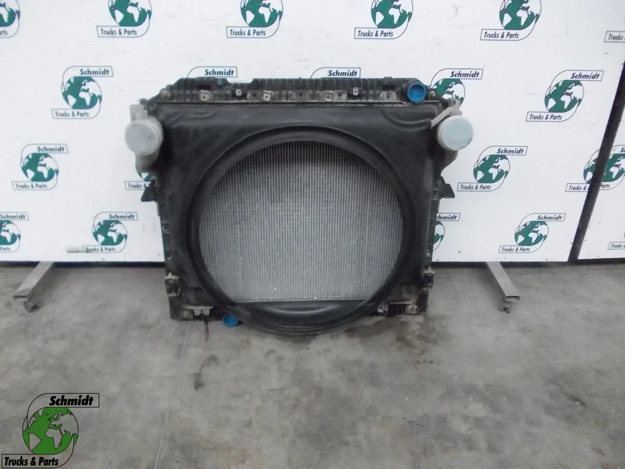MAN - 18.440 81.06000-6207 RADIATOR afbeelding 1