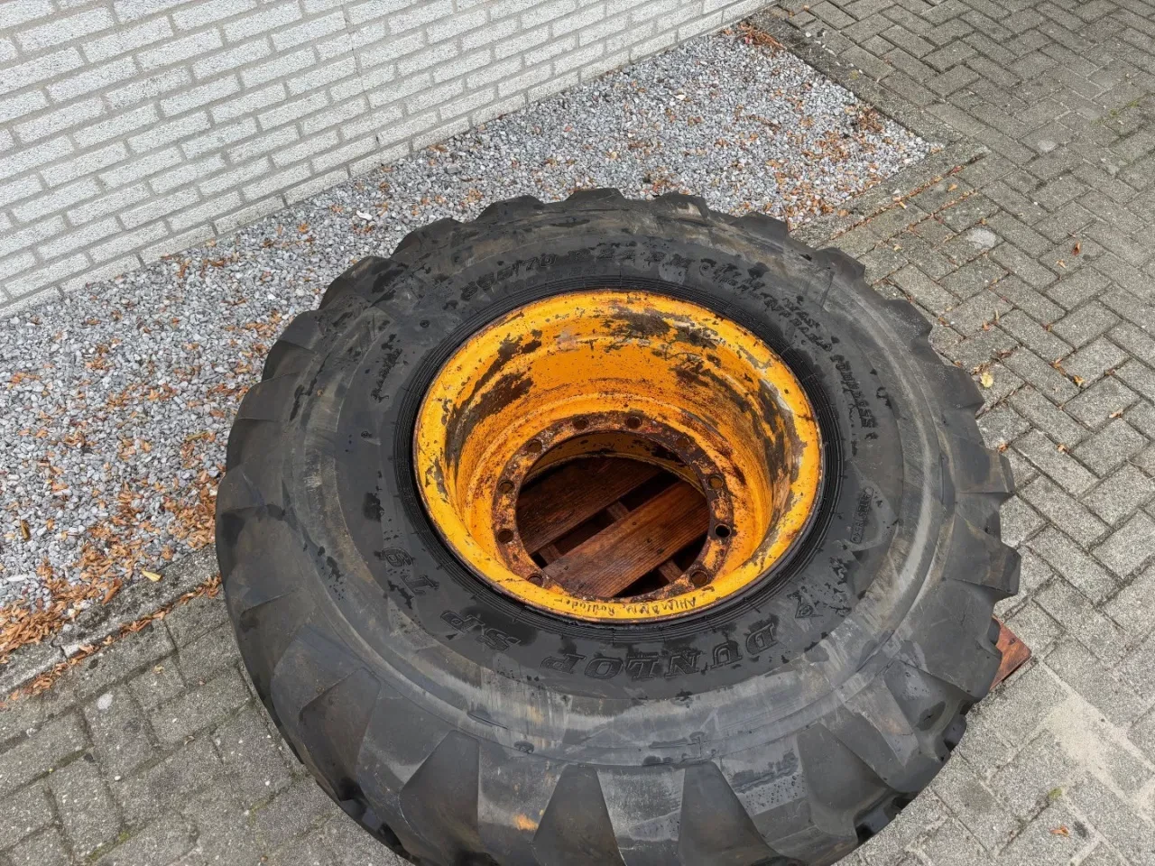 Dunlop - Used 555/70R24 EM Dunlop wheel for Ahlmann wheelloader obrázek 4