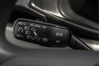 Volkswagen Transporter 2020 - T6.1 2.0 TDI L2H1 | 150 PK | Cruise | Airco | Trekhaak afbeelding 16