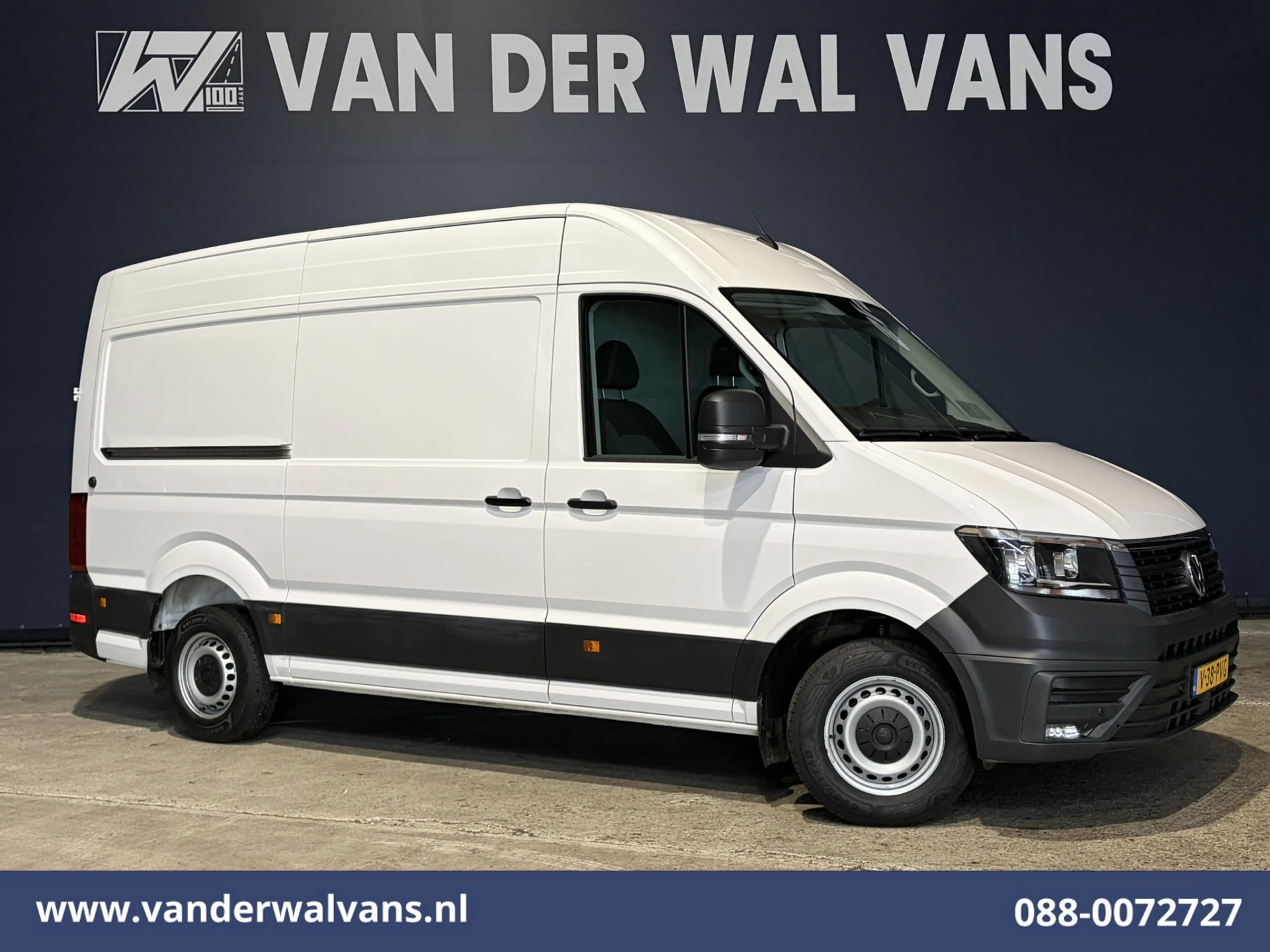 Volkswagen Crafter 2021 - 2.0 TDI 141pk L3H3 L2H2 Euro6 Airco | Navigatie | Apple Carplay | Chauffeursstoel afbeelding 1