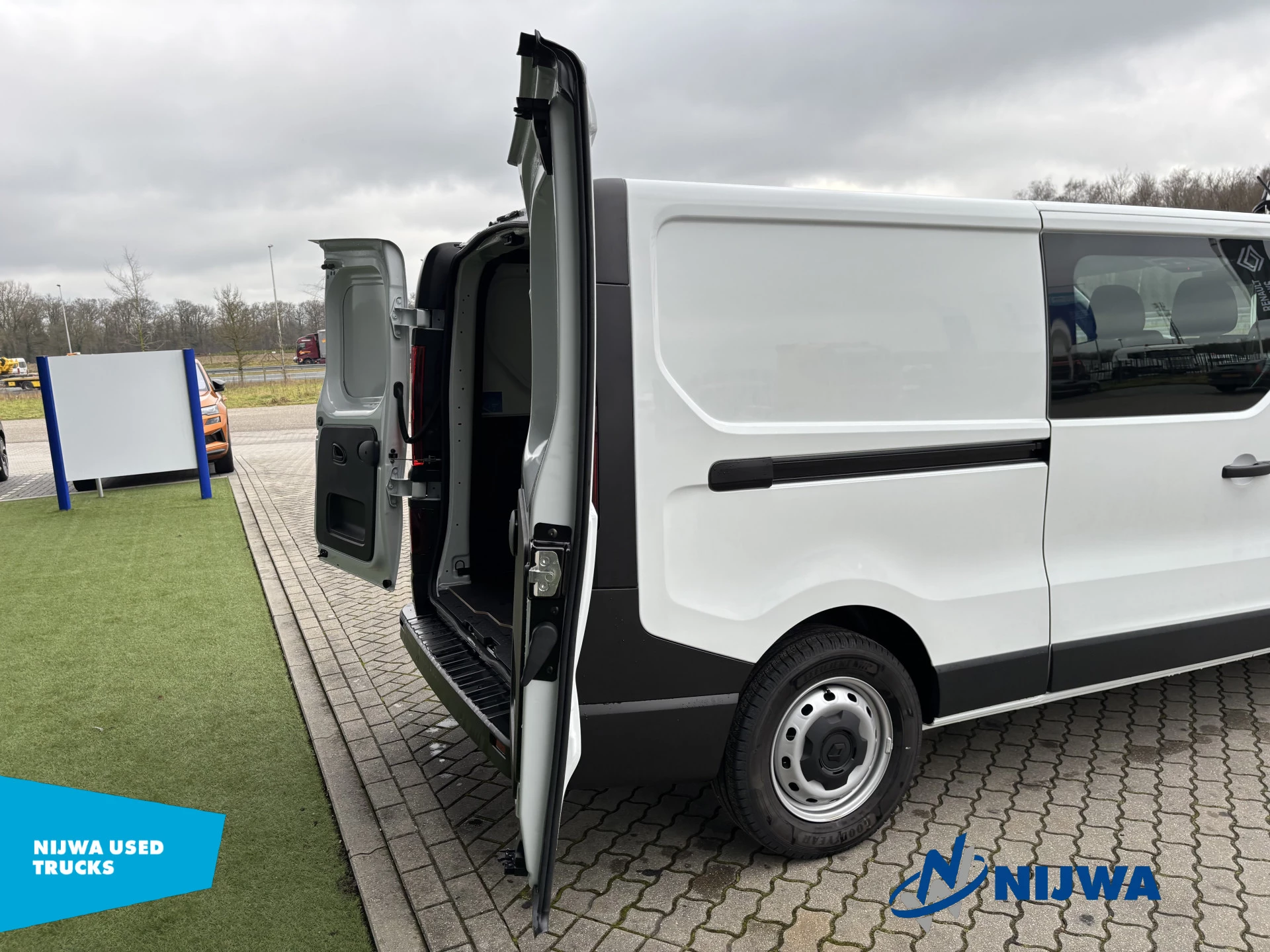 Renault Trafic 2024 - 150 L2H1 Dubbel cabine + Dubbele schuifdeur image 5