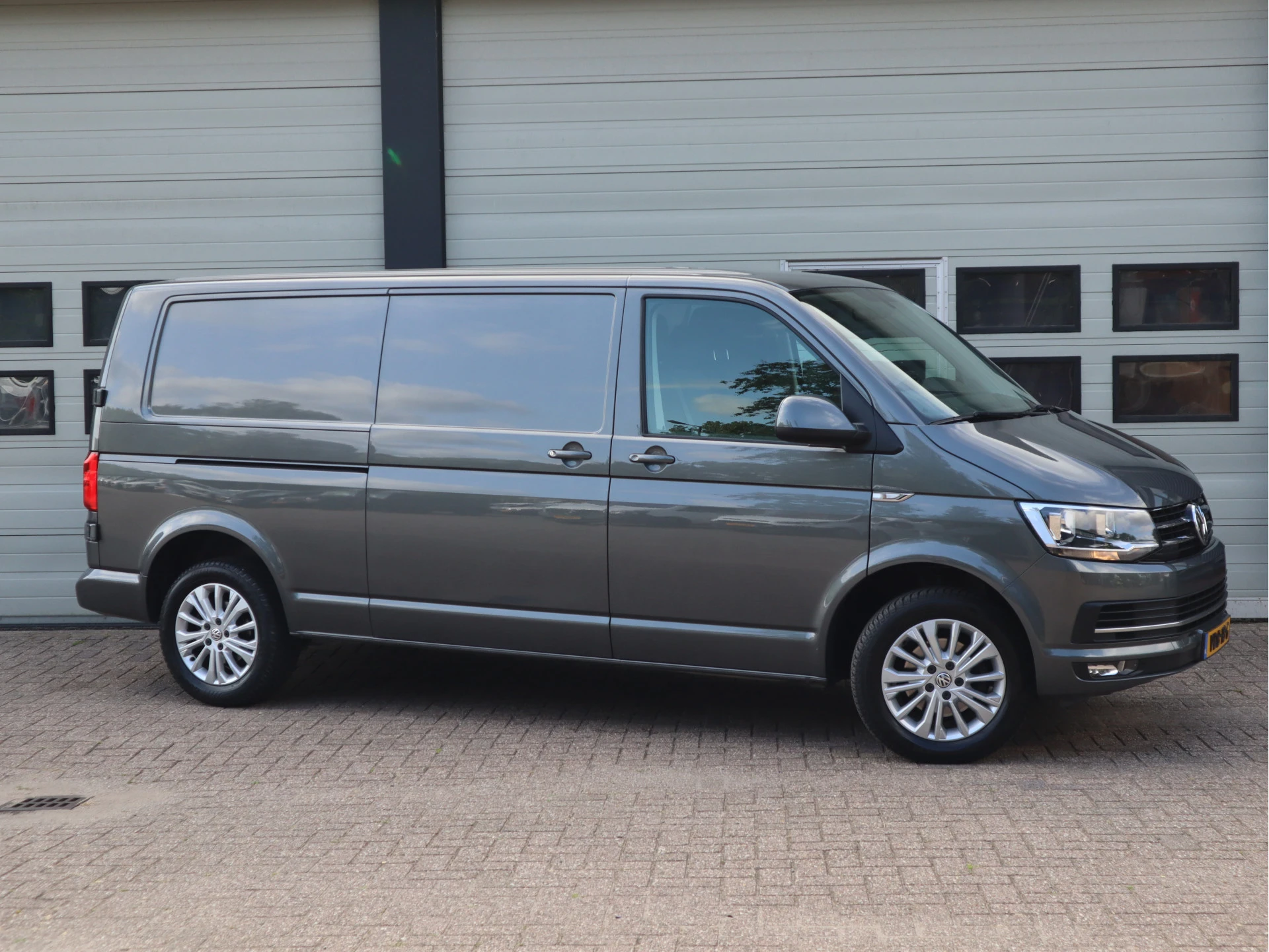 Volkswagen Transporter 2019 - 2.0 TDI 150 pk DSG Automaat L2 Lang - Highline afbeelding 6