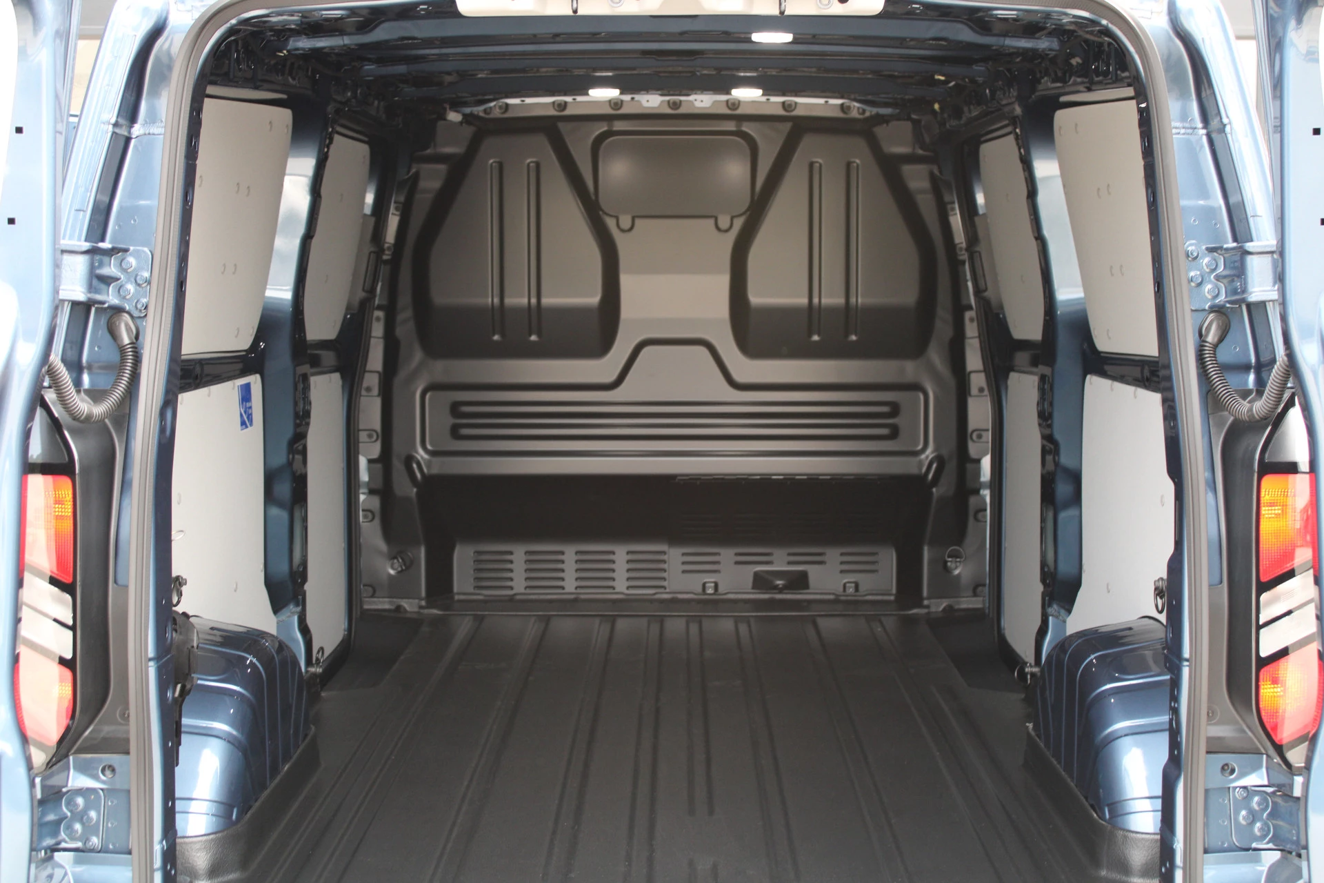 Ford Transit Custom 2025 - 320 2.5 PHEV L2H1 Trend 232pk - 5 jaar GARANTIE - 2x Schuifdeur - Adaptive Cruise - Blind Spot - Navigatie - Camera - Verwarmd Stuur - Rijklaar image 11