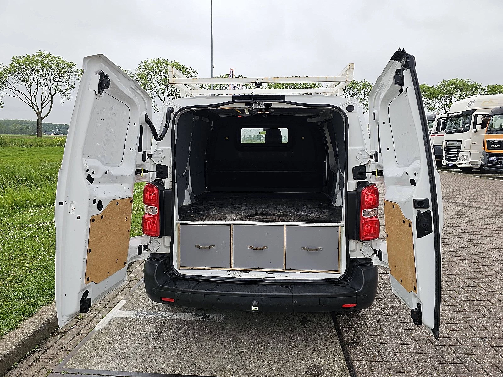 Peugeot Expert 2017 - 1.6 Bild 13
