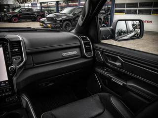Dodge Ram 1500 2024 - Laramie Night Edition obrazek 16