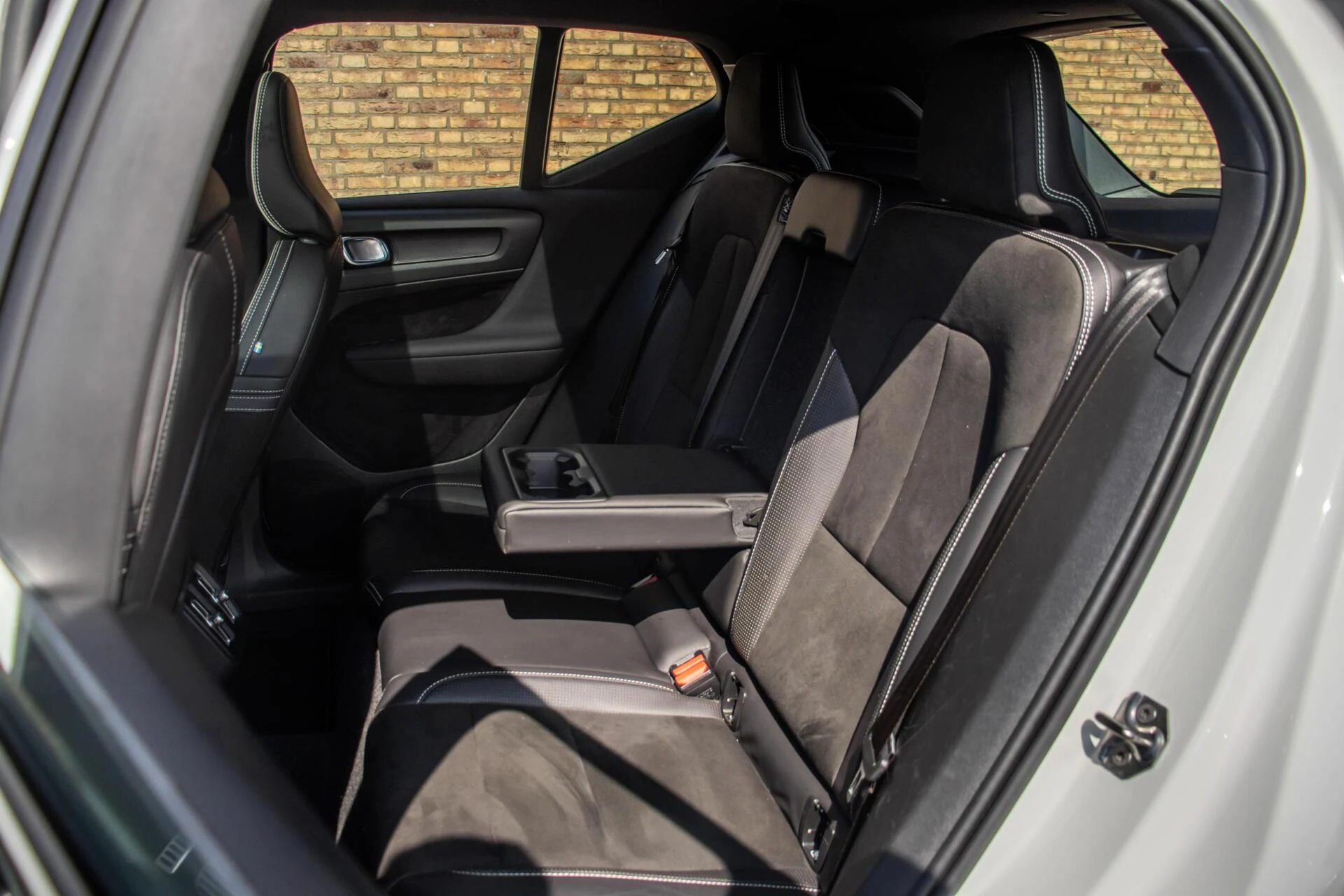 Volvo XC40 2019 - 2.0 T4 R-Design, Orig. NL, Pano, Leder, Keyless afbeelding 11