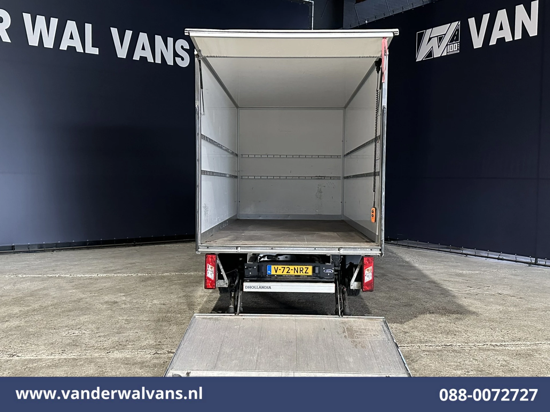 Ford Transit 2022 - 2.0 TDCI 161pk Bakwagen Laadklep Euro6 Airco | Cruisecontrol | Verwarmde voorruit | 1040kg laadvermogen image 3
