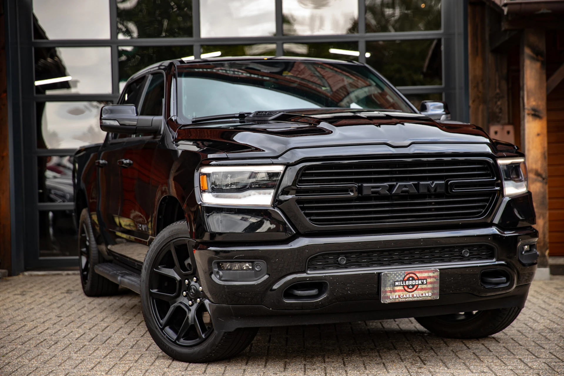 Dodge Ram 1500 2024 - 5.7 V8 4x4 Crew Cab Laramie afbeelding 1
