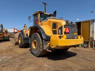Volvo 2015 - L 250 H image 3 thumbnail