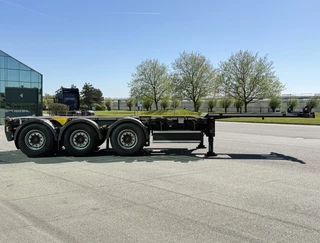 Renders F08FJ3HWSA 2020 - 3DFCST         LIFT AXLE         DISC BRAKES        20-30-40-45 FT.       MIDDEL + BACK SLIDER          NL-TRAILER zdjecie 6