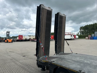 Broshuis N/A 2019 - 3ABSD Lowloader 3-axle / GVW: 59.000kg / Neck: 23.000kg / hydraulic steering + ramps + loading table / 4.60m extendable / winch / liftaxle obrazek 41