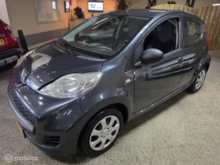 Peugeot 107 2011 - 1.0-12V Accent obrazek 3