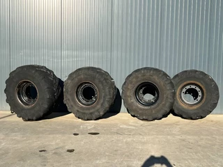 Michelin N/A - 445/70R19.5 incl. rim image 1