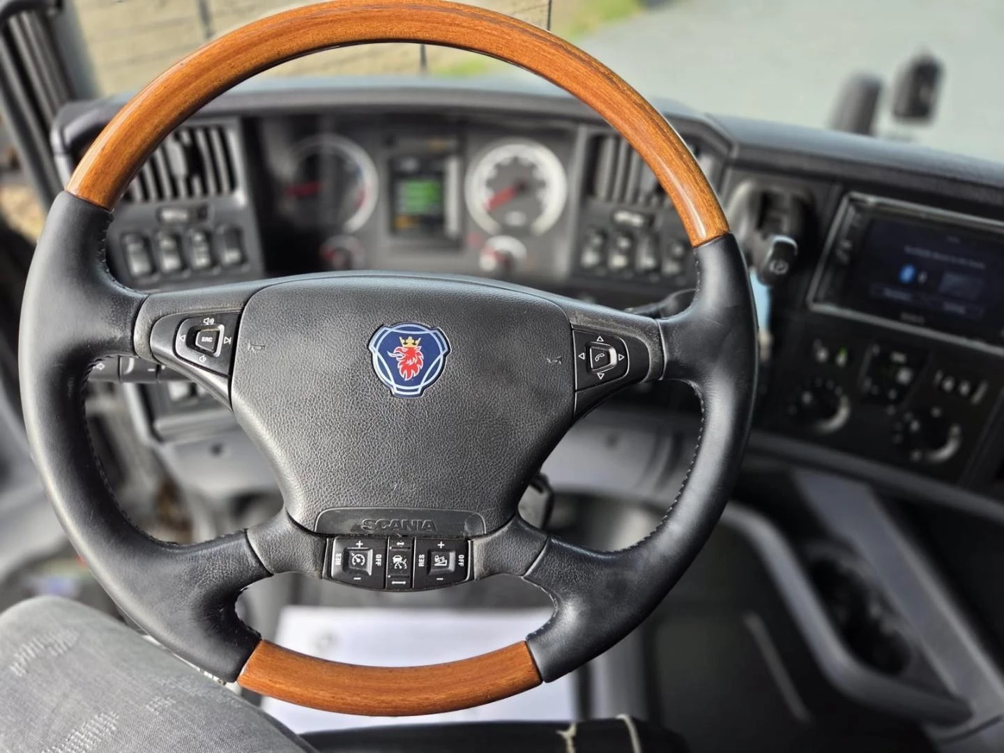 Scania R 2015 - R520 V8 image 14