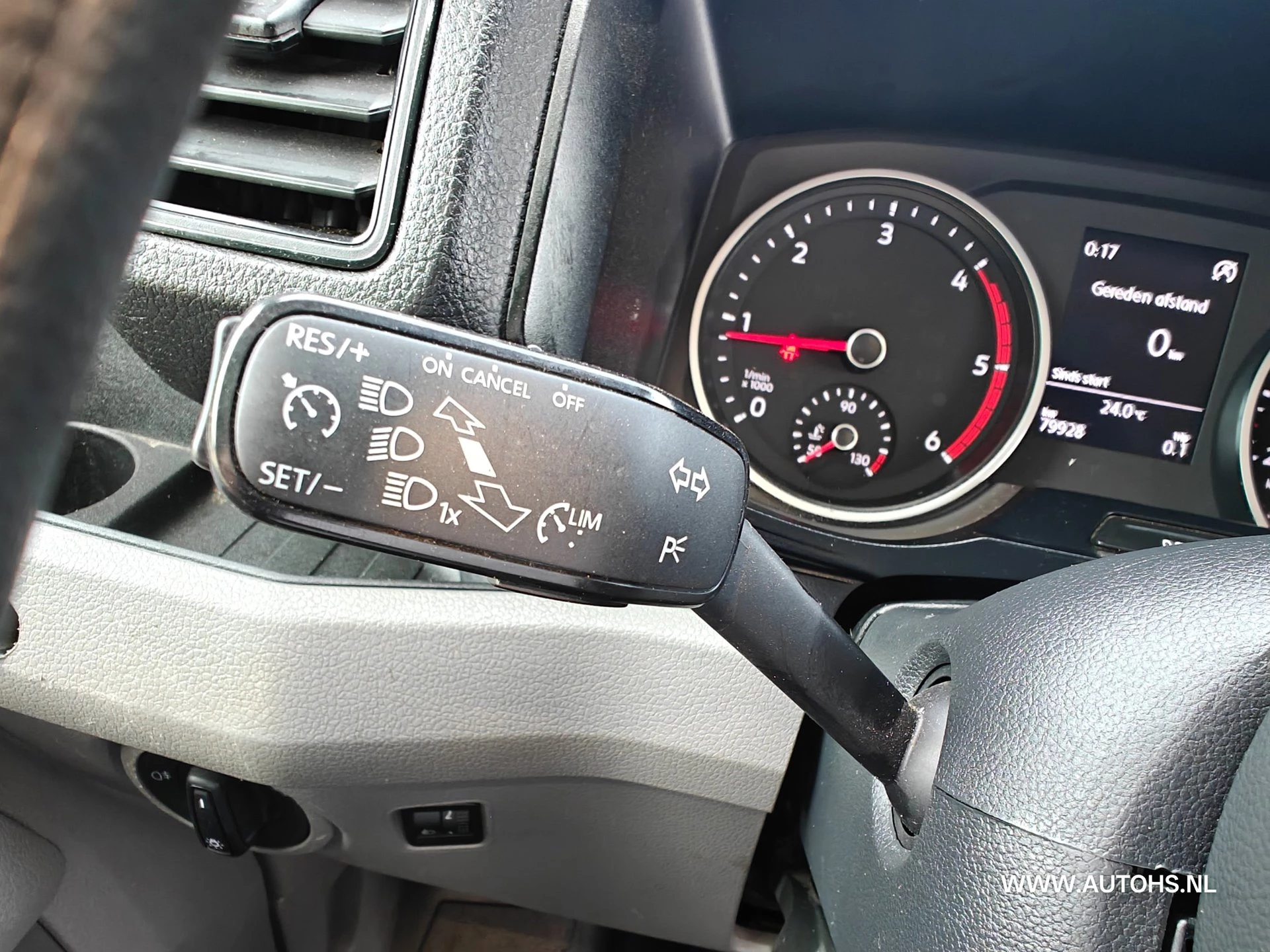 Volkswagen Crafter 2018 - 35 2.0 TDI L3H3 EL Highline ,Euro 6 , 1e Eig. 3000 KG trekkracht , Lage km , cruise , camera. image 11