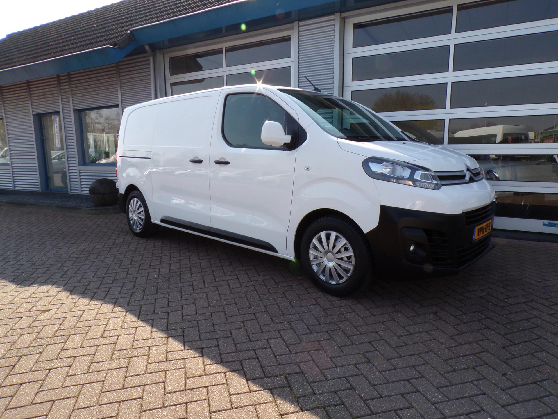 Citroën Jumpy 2018 - 2.0 BlueHDI 180pk Automaat/Airco/Camera afbeelding 2