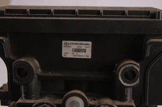 Mercedes-Benz - Brake System Achteras EBS modulator MB MP4 immagine 3 miniatura