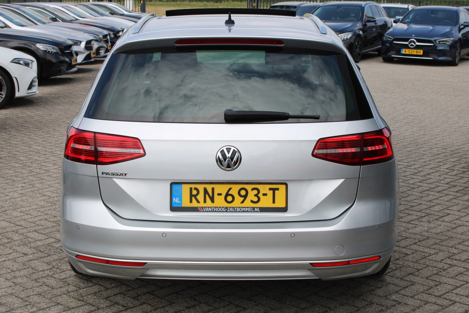 Volkswagen Passat 2018 - Variant 1.4 TSI Comfortline Business PANORAMADAK LEDER TREKHAAK CAMERA afbeelding 9