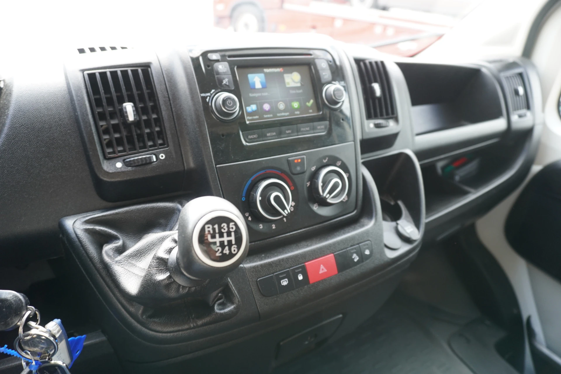 Peugeot Boxer 2018 - 335 2.0 BlueHDI 131PK L3 Pro Meubelbak изображение 13