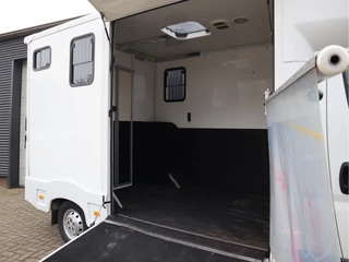 Peugeot Boxer 2015 - 335 2.2 HDI 131pk Paardenwagen - Cruise - Trekhaak - Airco obrazek 3