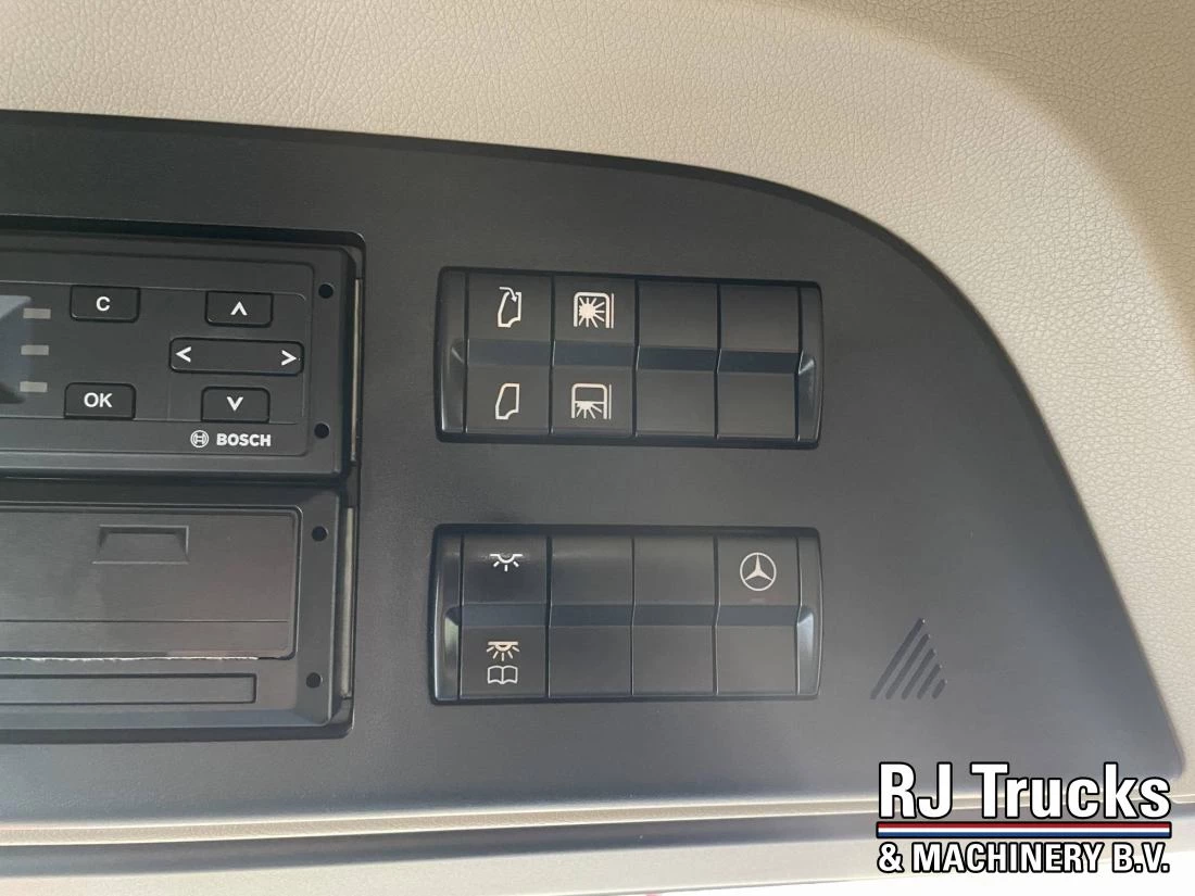 Mercedes-Benz Actros 2020 - 1845 Gigaspace - SoloStar | MirrorCam | VOITH Retarder | NL Truck image 35