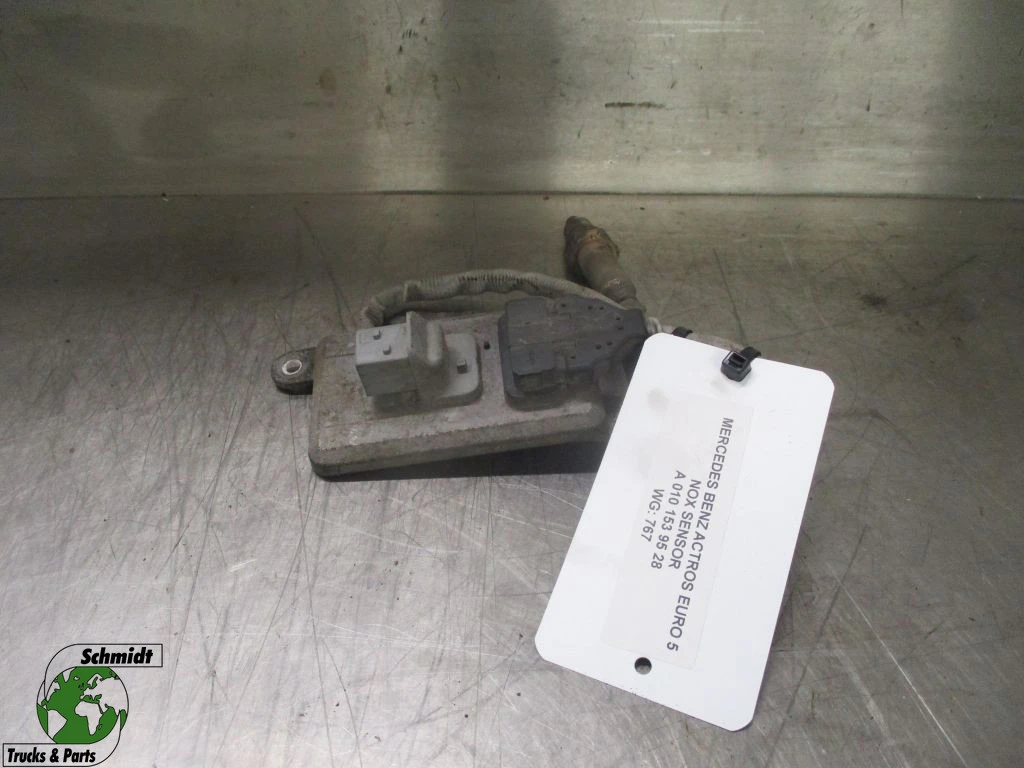 Mercedes-Benz Actros - A 010 153 95 25 NOX SENSOR EURO 6 afbeelding 1