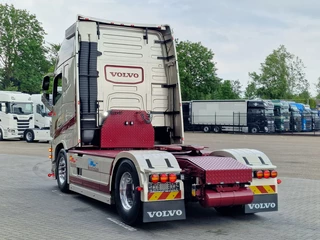 Volvo FH 2017 - 13.500 Globetrotter XL 4x2 - Show truck - Retarder - Custom interior - I parkcool image 5
