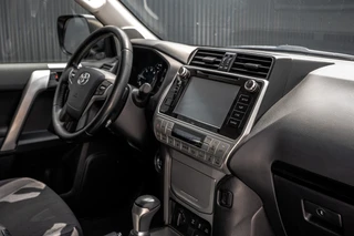 Toyota Land Cruiser 2019 - 2.8 D-4D | 177 PK | Automaat | 4X4 | 1e Eigenaar | Trekhaak 3.5T | Camera | Cruise | Airco afbeelding 2 miniatuur