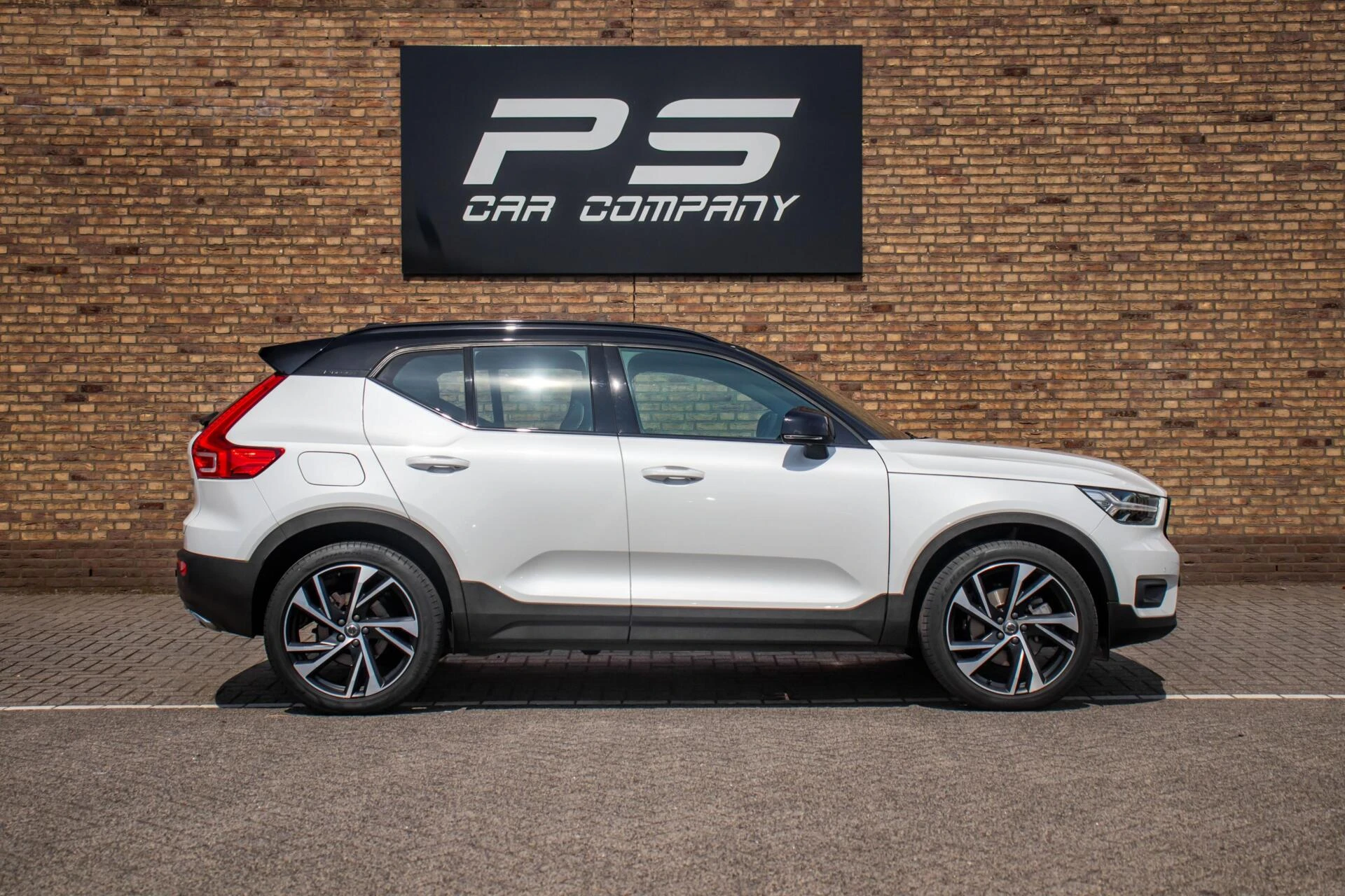 Volvo XC40 2019 - 2.0 T4 R-Design, Orig. NL, Pano, Leder, Keyless afbeelding 7