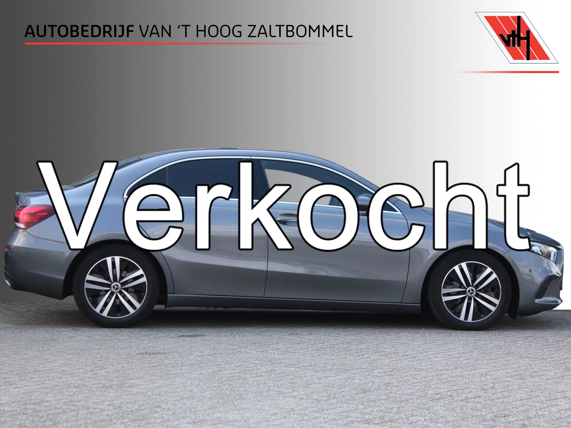 Mercedes-Benz A-Klasse 2021 - 180 AUT7 Luxury Line LEDER SFEER WIDESCREEN CAMERA afbeelding 1