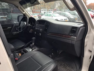 Mitsubishi Pajero 2013 - GLS 3.5 - V6 , 4x4 , 7 Pers., Full Option image 13