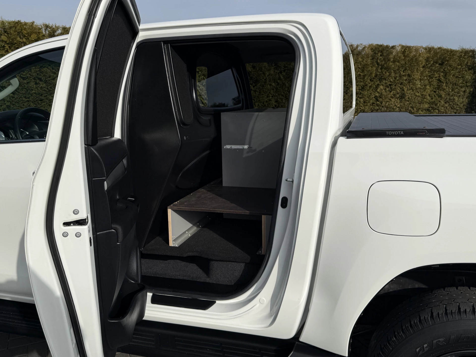 Toyota Hilux 2021 - 2.4 D-4D AUTOMAAT / 4x4 / 1e EIG. / 3.500 KG AHG / CAMERA / TREKHAAK / ECC / CRUISE / CARPLAY zdjęcie 10