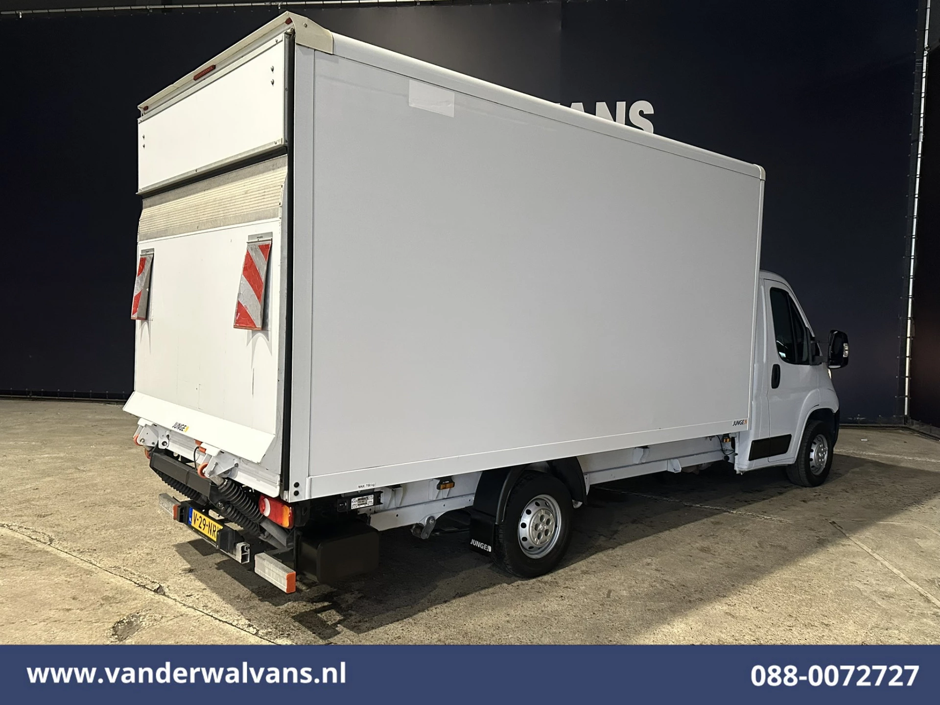 Peugeot Boxer 2022 - 2.2 BlueHDi 141pk Bakwagen 435cm Lang Laadklep Euro6 Airco | 1055kg laadvermogen | Cruisecontrol image 10