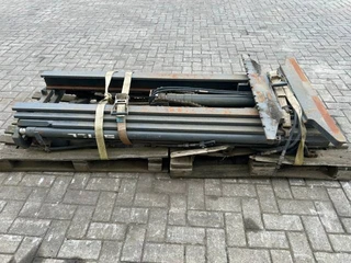 Still - heftruk mast image 3 thumbnail