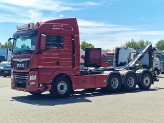 MAN TGX 2018 - 35.500 8x4*4 - Hyva Hooklift - Custom interior - Steering axle rear - Euro 6 image 29