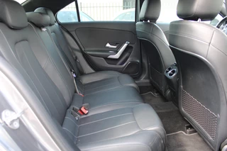 Mercedes-Benz A-Class 2021 - 180 AUT7 Luxury Line LEDER SFEER WIDESCREEN CAMERA image 15
