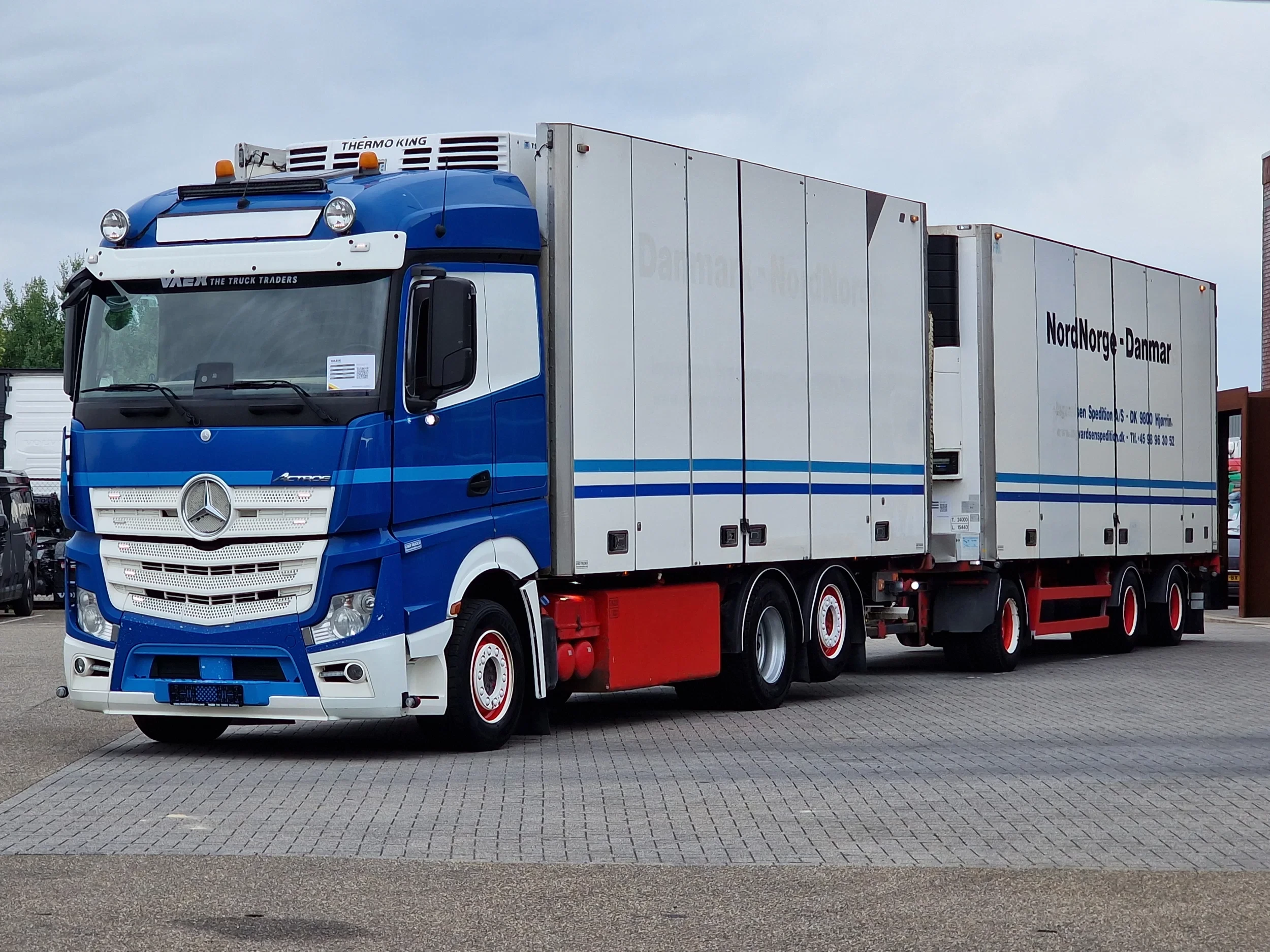 Mercedes-Benz Actros 2019 - 2553 6x2 - Thermoking frigo - Loadlift + Narko trailer 3 axle изображение 3
