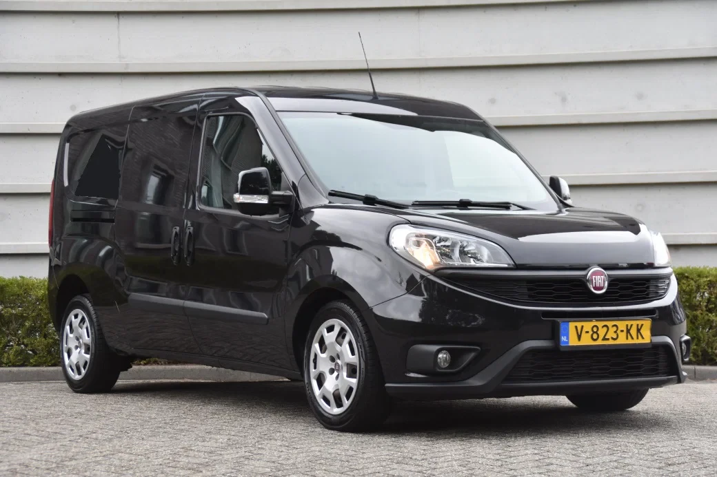 Fiat Doblò 2017 - 1.6 MJ L2H1 - FIRST OWNER - 128 TKM - MANUAL - NAVI - SIDE DOOR - TOW BAR - afbeelding 1